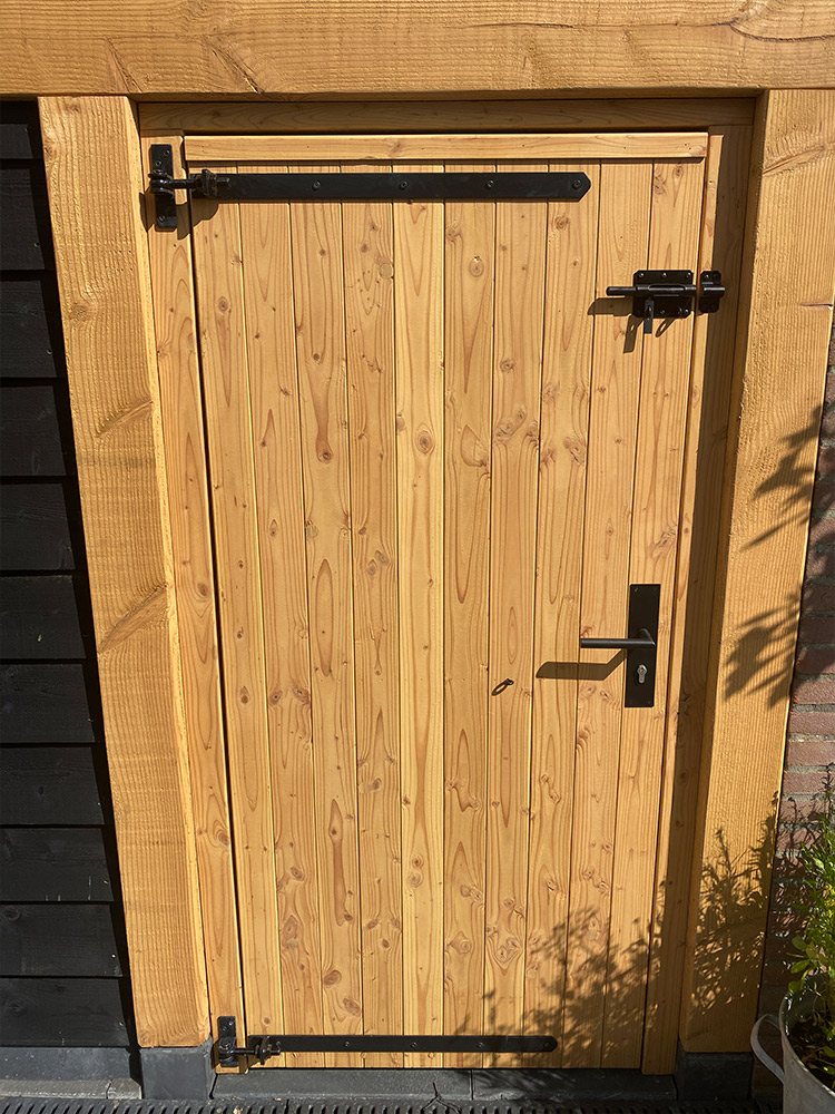 Houten schutting poort